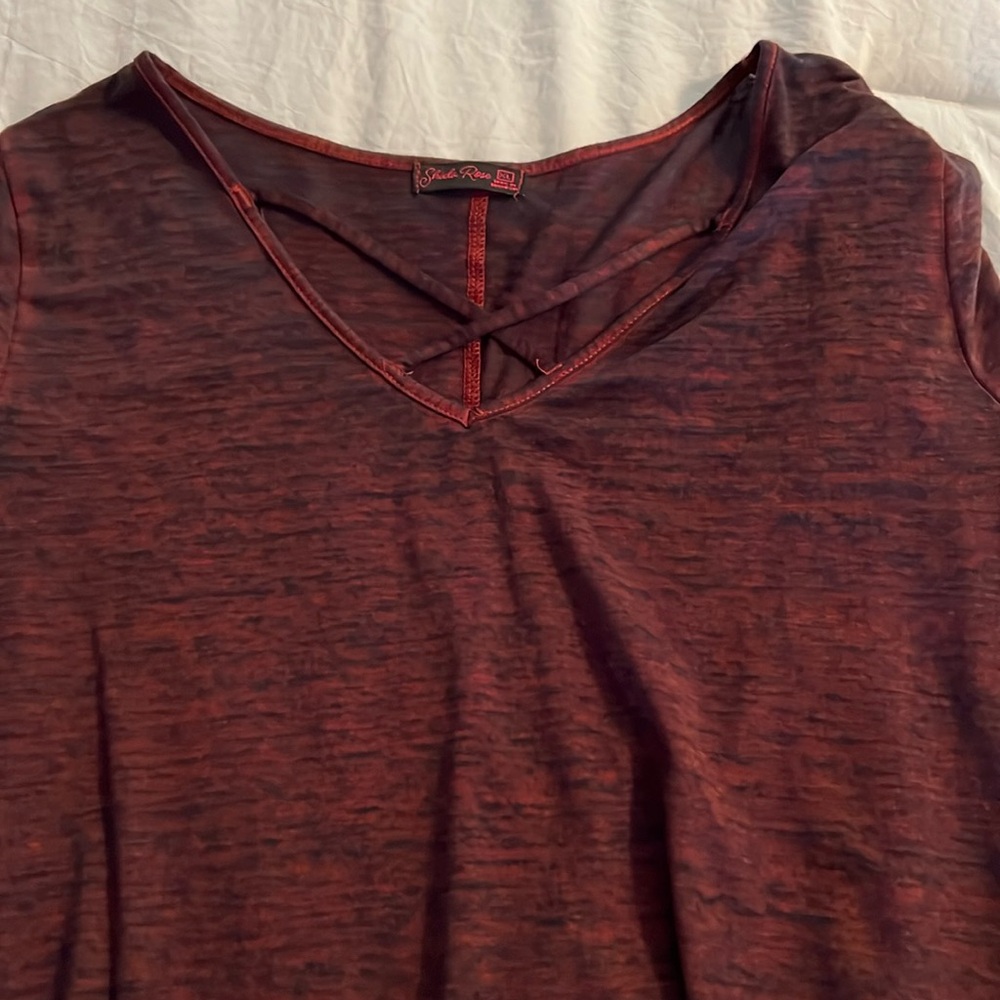NWT Sheila Rose Criss Cross Front Tee in Red Heather Size XL